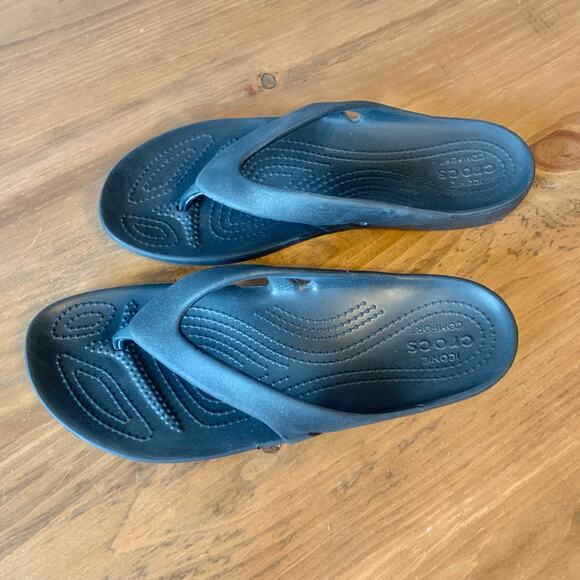 Crocs Kadee II Womens 9 Sandals Black Thong Flip Flops Slip On Beach Pool - Picture 4 of 10